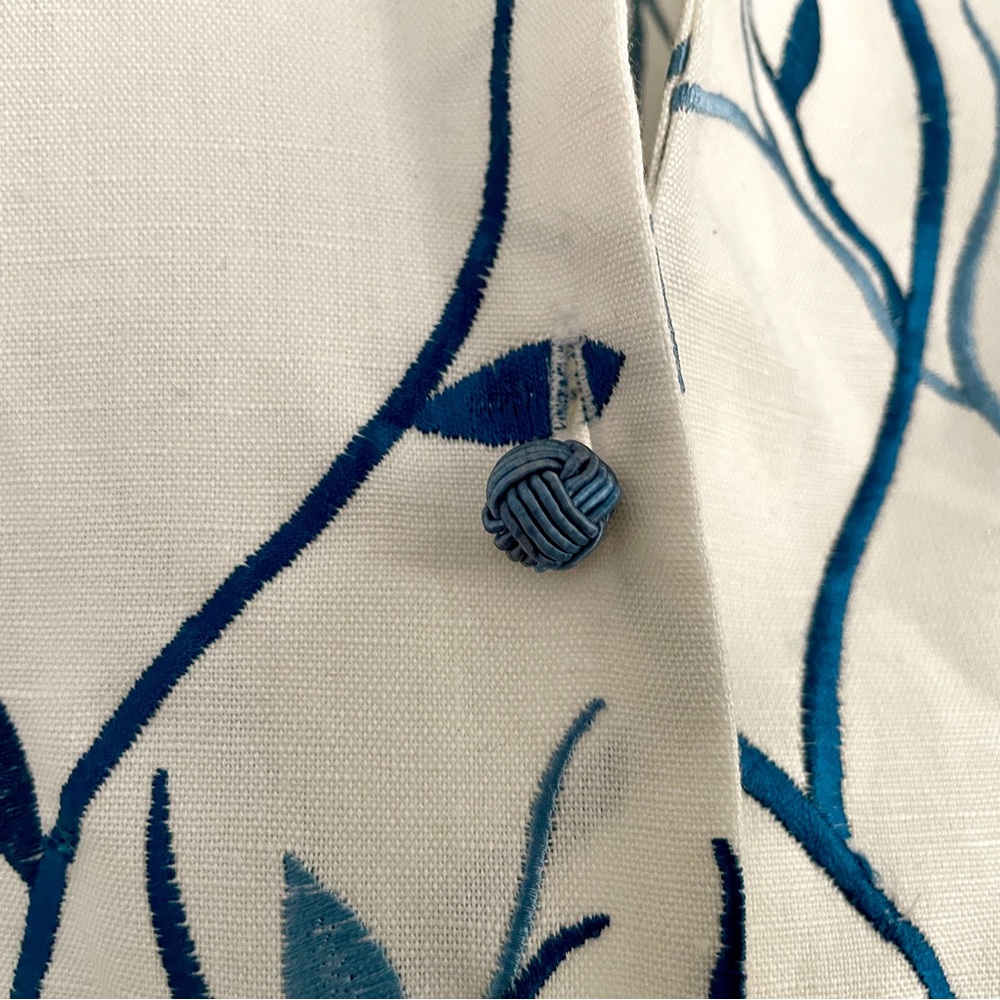 Connie Roberson Luxury Embroidered White Linen Jacket Shades of Blue - Picture 6 of 10